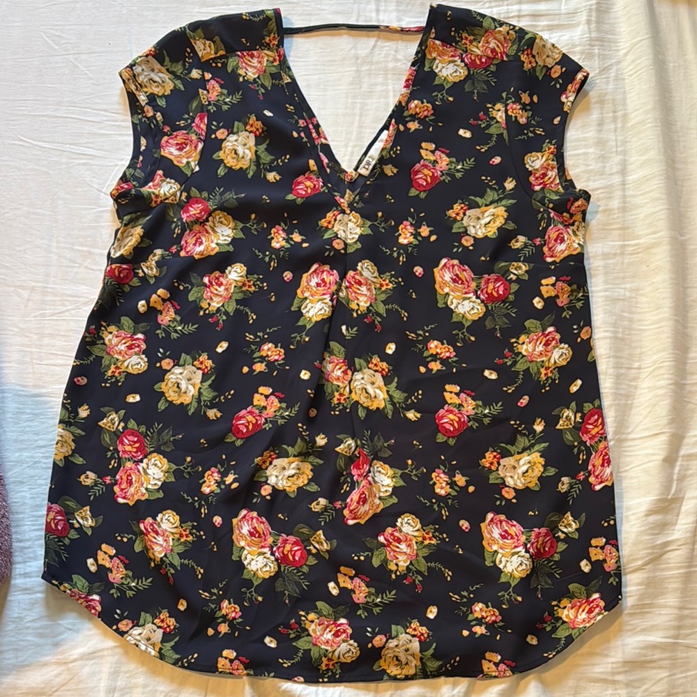 DR2 Black and Pink Sleeveless Relaxed Blouse